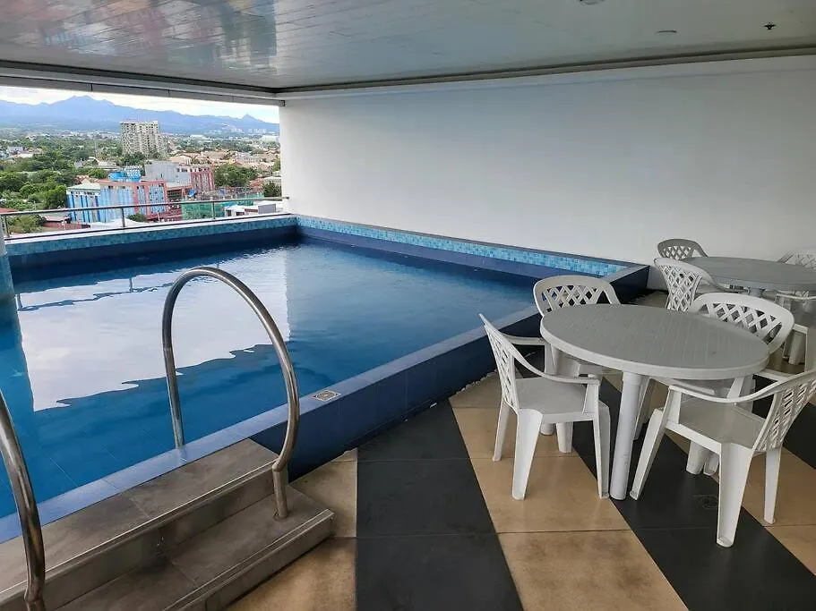 Sheryll Escapes - Kandi Big 1 Bedroom King Bed, Free Housekeeping, Fiber Fast Internet Angeles