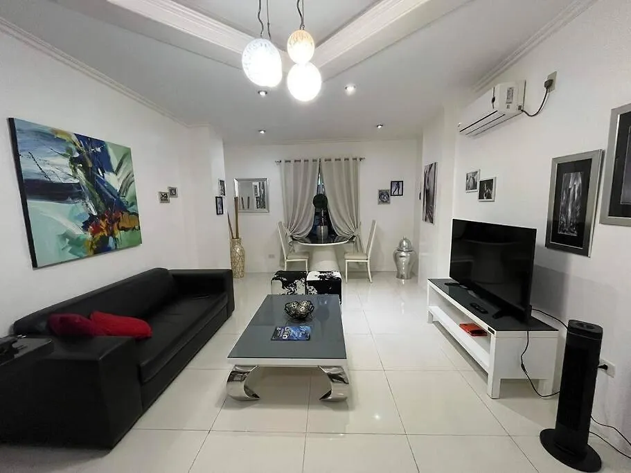 Sheryll Escapes - Kandi Big 1 Bedroom King Bed, Free Housekeeping, Fiber Fast Internet Angeles