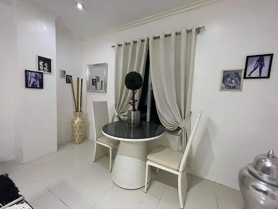 Sheryll Escapes - Kandi Big 1 Bedroom King Bed, Free Housekeeping, Fiber Fast Internet Angeles Apartmán