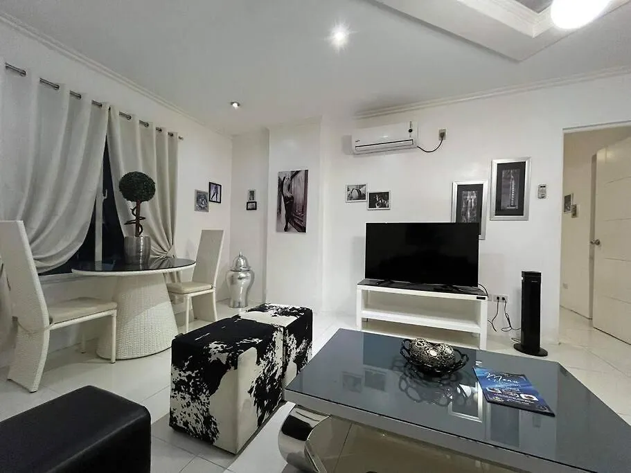 Sheryll Escapes - Kandi Big 1 Bedroom King Bed, Free Housekeeping, Fiber Fast Internet Angeles 0*,  Filipíny